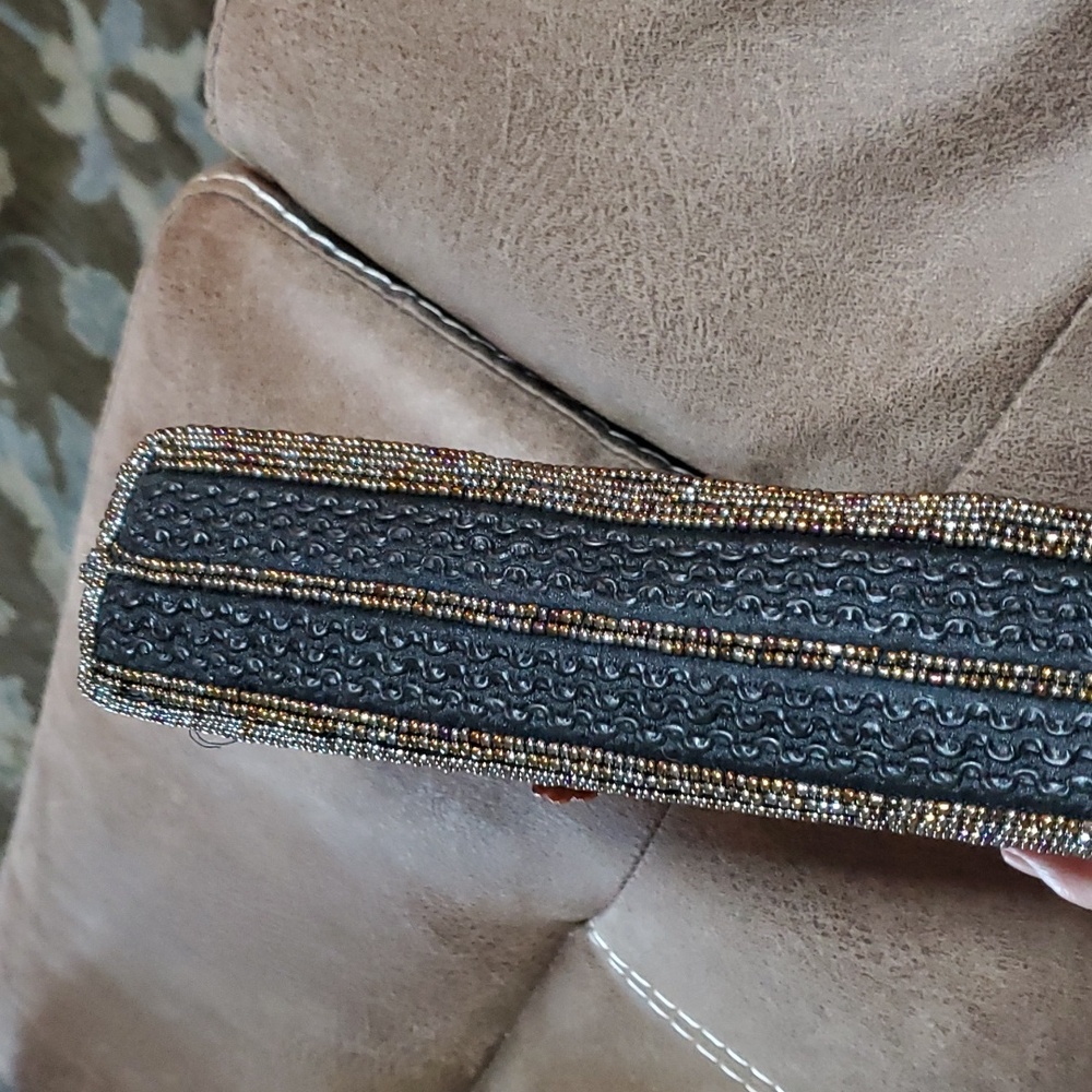 Beaded everywhere Framed Handbag Excellent Condition Beaded On Every Side - Picture 2 of 12